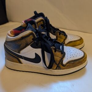 Nike High-Top Sneakers Size 5Y In VGUC